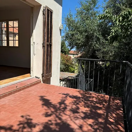 Au Coeur Du Village De Nyaraló