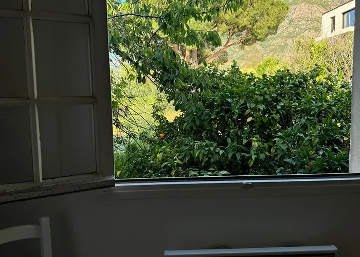 Au Coeur Du Village De カロンザナ