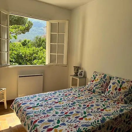 Au Coeur Du Village De Holiday home