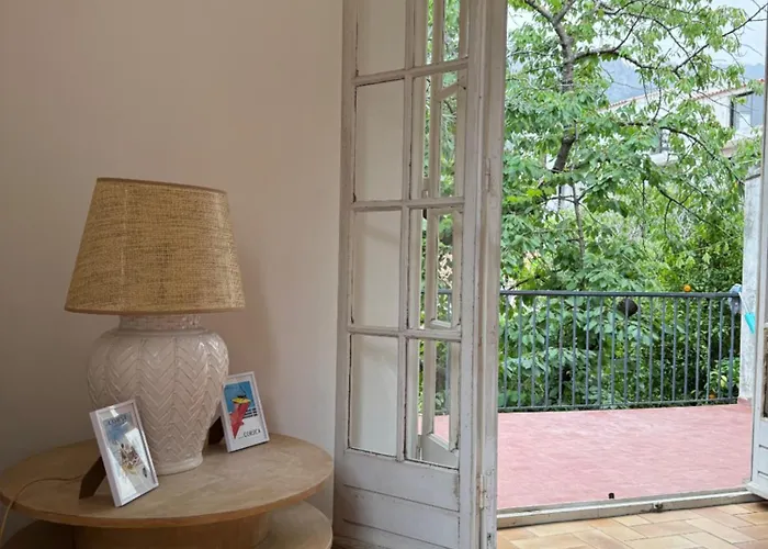 Au Coeur Du Village De *